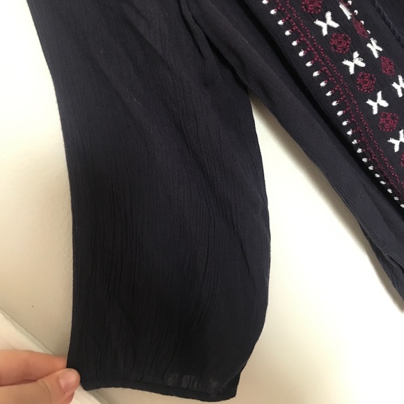 Sleeved 3/4 Crop Top - Picture 3 of 4